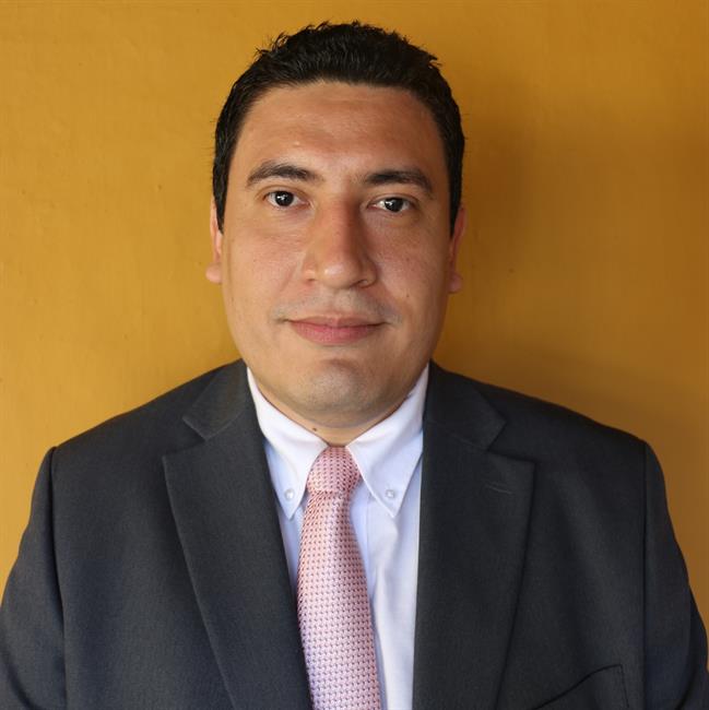 René González, El Salvador